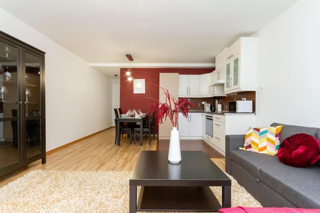 Family Lux Lounge In Voeroesmarty Street By Nw Apartment Будапеща Екстериор снимка