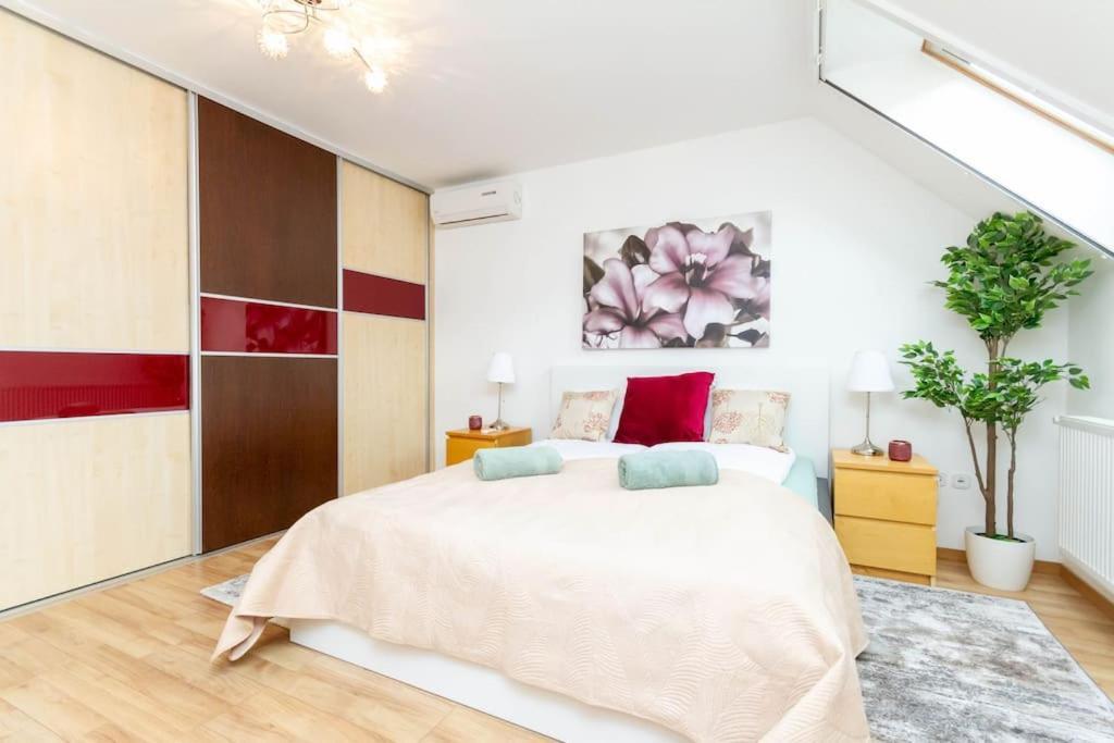 Family Lux Lounge In Voeroesmarty Street By Nw Apartment Будапеща Екстериор снимка