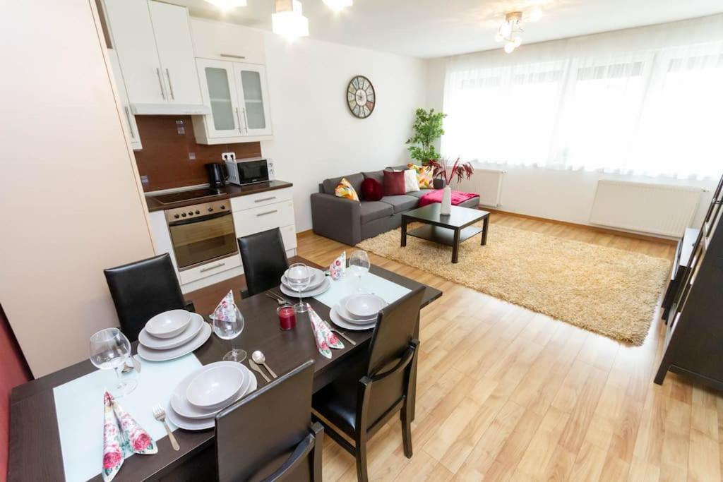 Family Lux Lounge In Voeroesmarty Street By Nw Apartment Будапеща Екстериор снимка